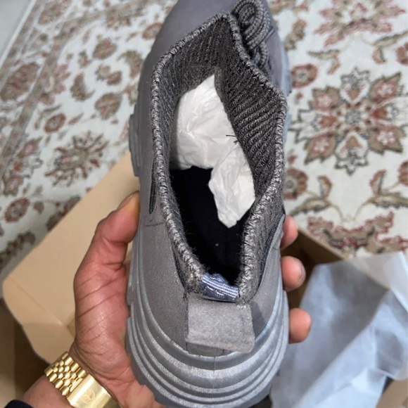 Men’s & women’s sneaker boot